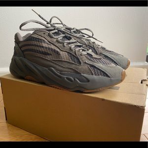 Yeezy boost 700 V2 sports sneakers